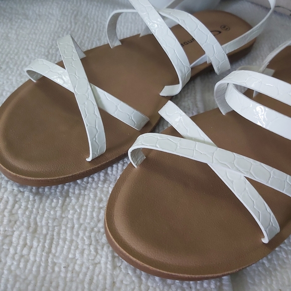 CL by Laundry white strappy sandals white flats Chinese Laundry y2k - Picture 4 of 13